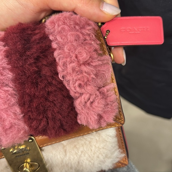 Coach pink fur bag purse cross shoulder - Picture 9 of 11